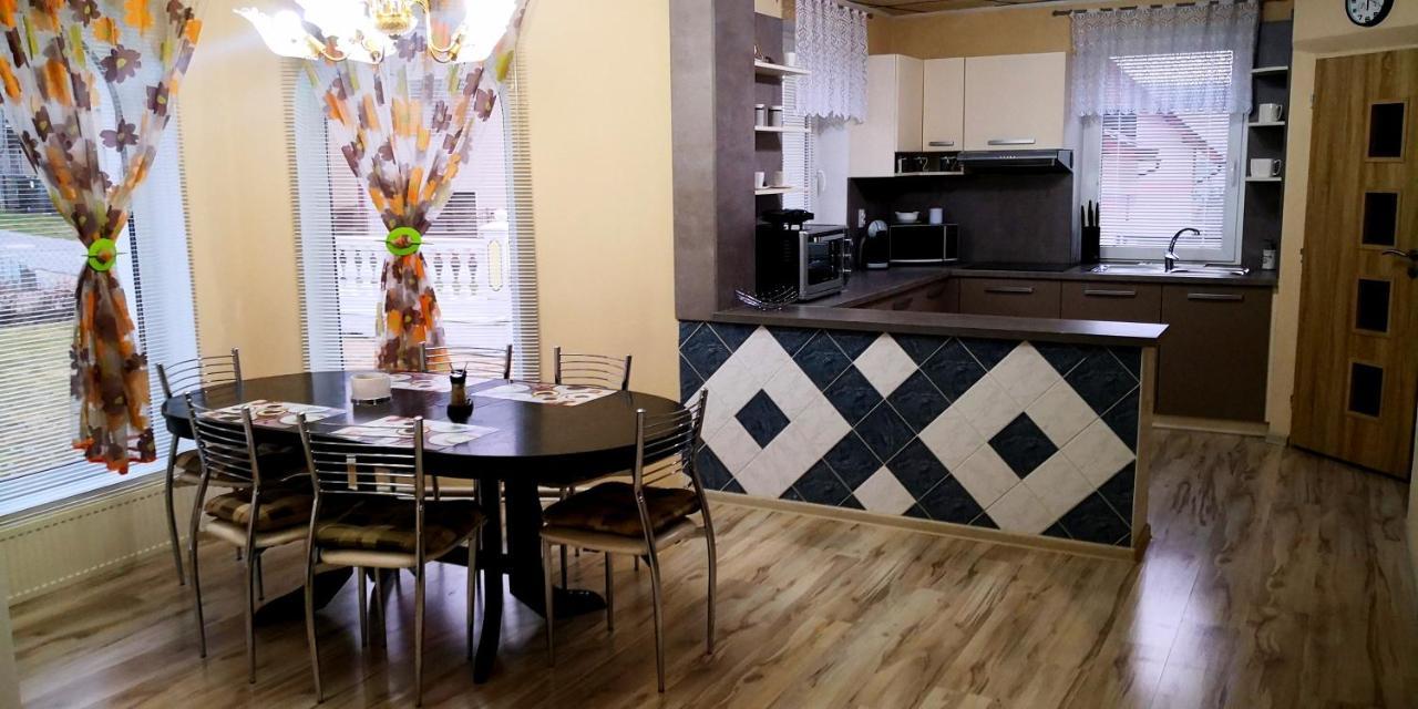 רוז'ומברוק Chalupa Riviera A Apartmany Riviera - Liptov Besenova מראה חיצוני תמונה